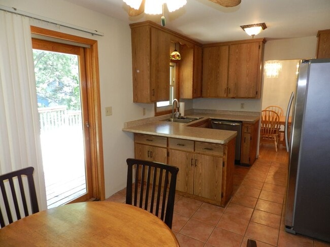 Building Photo - 2571 Crown Hill Ct