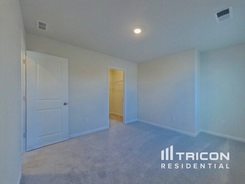 Building Photo - 4058 Rustling Grass Trl