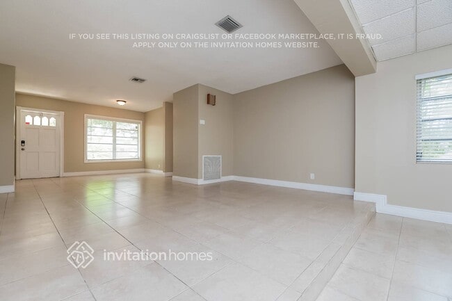 Building Photo - 206 S 57th Way