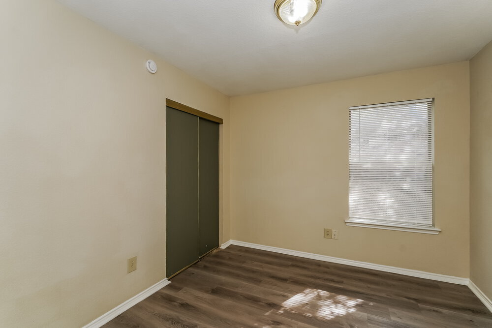 Building Photo - 4001 Periwinkle Dr