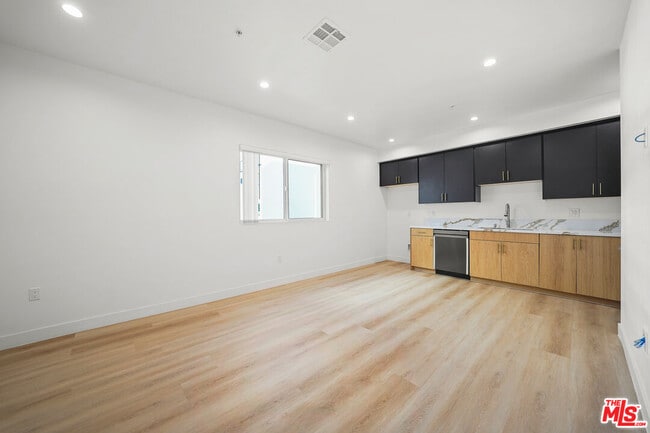 Building Photo - 4202 Willimet Ave