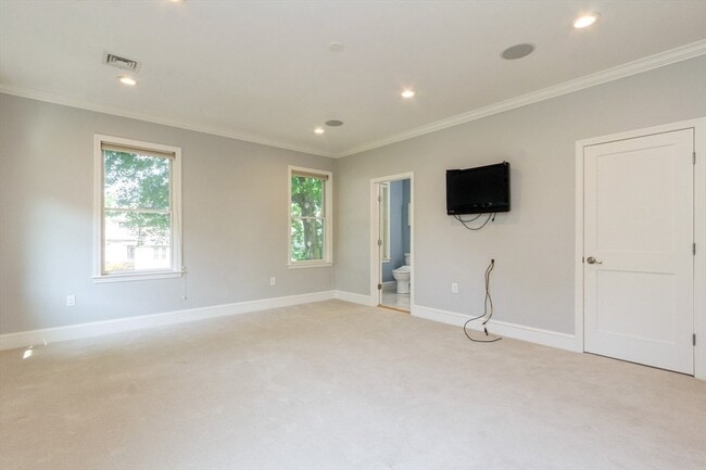 Building Photo - 37 Philbrick Rd