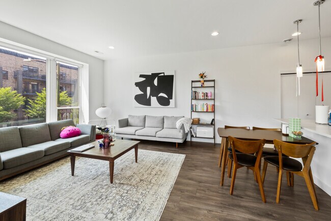Building Photo - 1507 N. Western-302