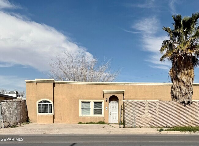 Building Photo - 601 Lomaland Dr