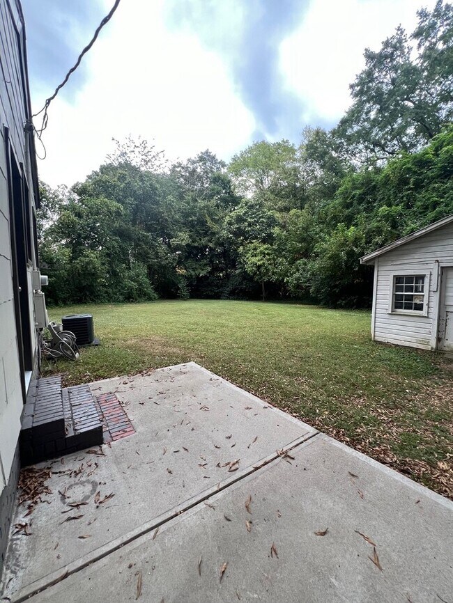 Building Photo - Beautifully Renovated 2BR Home with Modern...