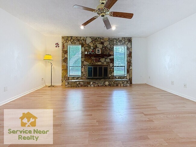 Building Photo - 3402 Country Woods Ct