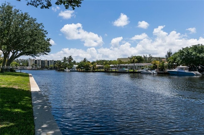 Building Photo - 14 Royal Palm Way