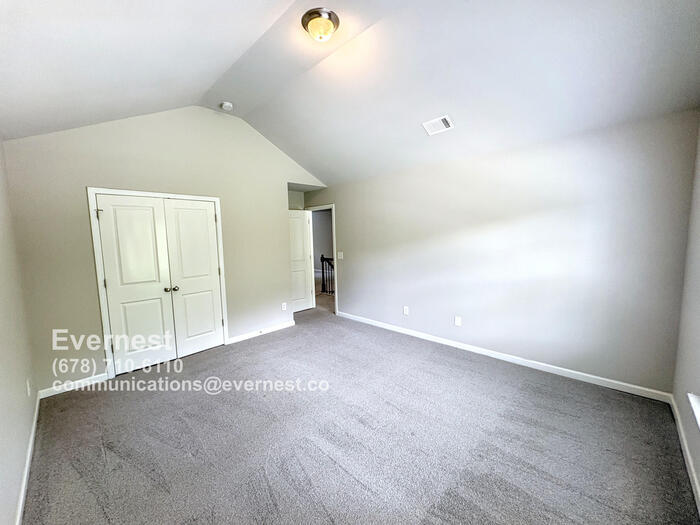 Building Photo - 144 Charolais Dr