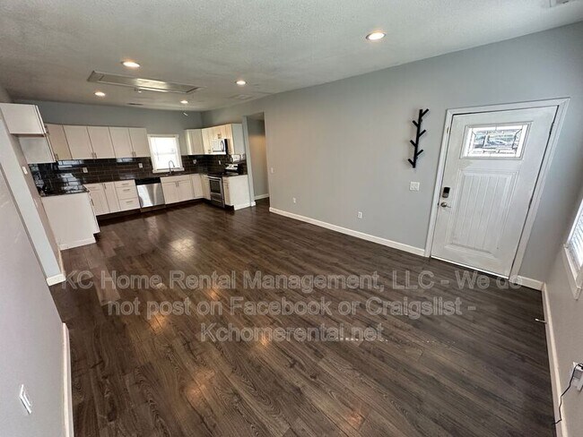 Building Photo - 316 W Elm St