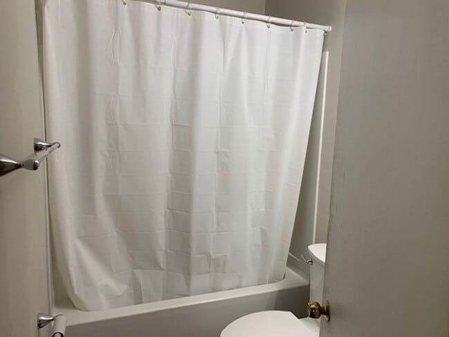 Building Photo - Cute cottage convenient to Chapel Hill and...
