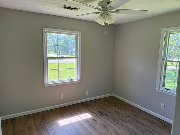 Building Photo - 147 Fern Dr