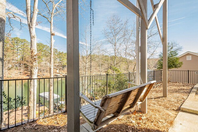 Building Photo - 117 Lakeview Cir