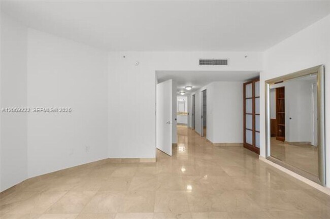 Building Photo - 9559 Collins Ave