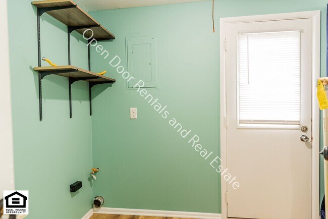 Building Photo - $200 off first months rent! 4 bedroom home...