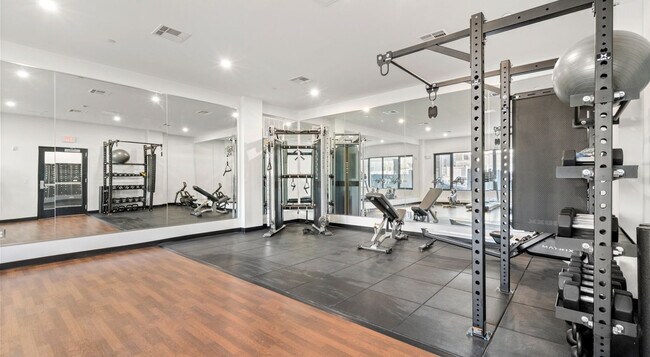 Building Photo - 600 Broadway-SI ID1240317P