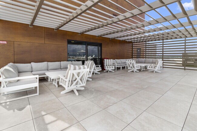 Building Photo - 4020 Galt Ocean Dr