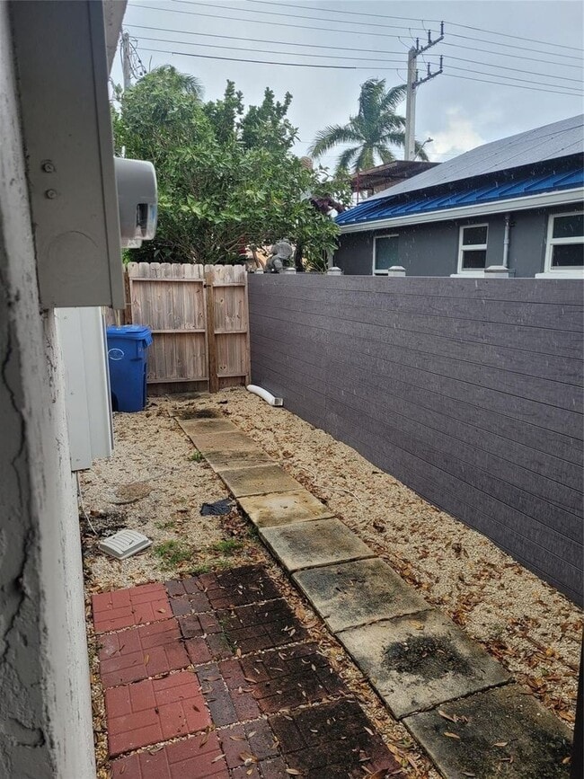 Building Photo - 770 NE 38th St