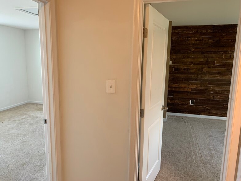 Building Photo - 120 Singleton Way