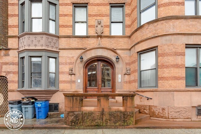 Building Photo - 378 Lewis Ave