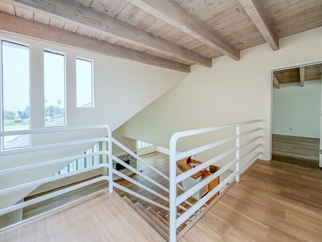 Building Photo - 3525 Sunset Ln