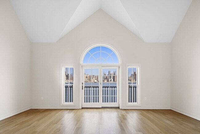Building Photo - 16 Regency Pl