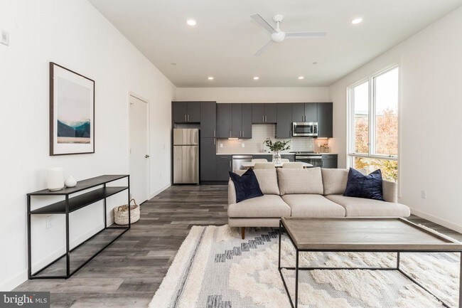 Building Photo - 2559 Amber St