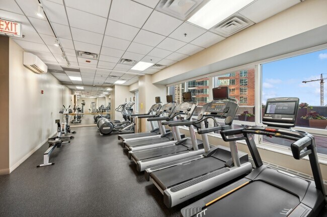 Building Photo - 512 N McClurg Ct