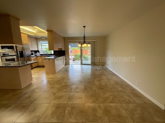 Building Photo - 1426 Ormsby Dr