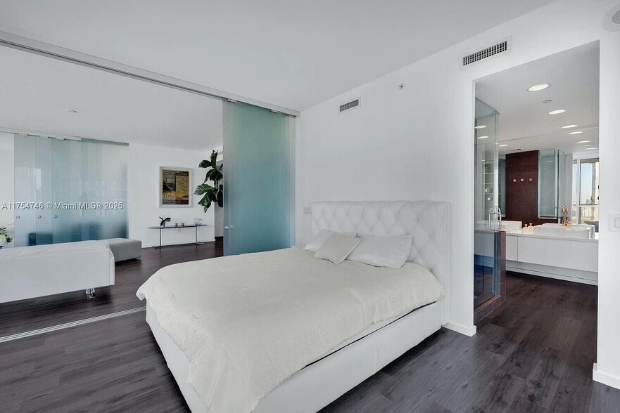 Building Photo - 1040 Biscayne Blvd