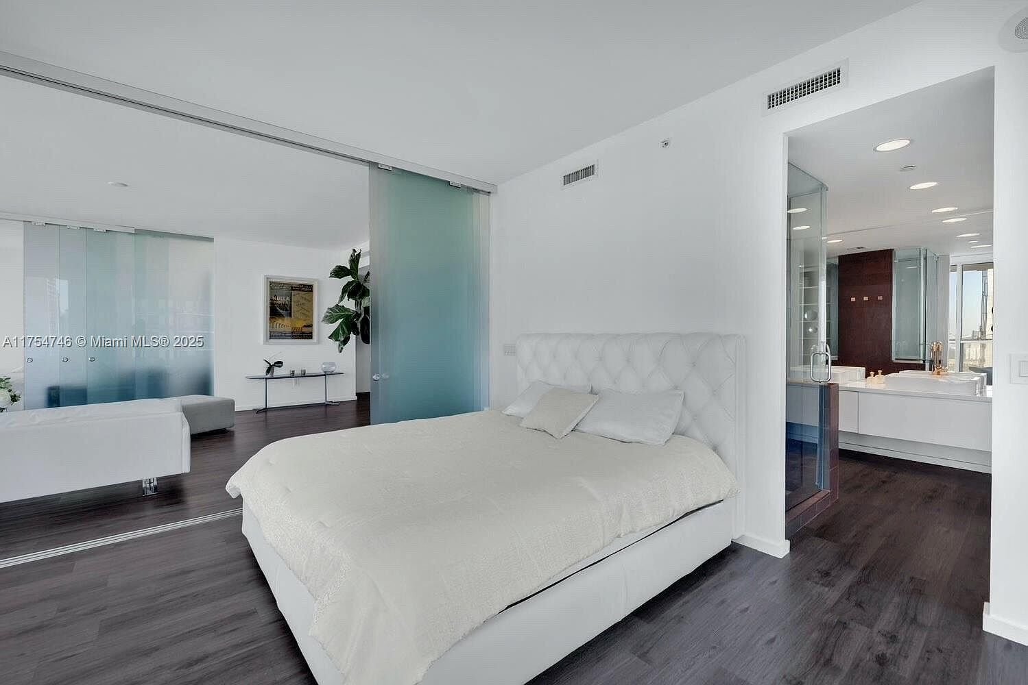 Building Photo - 1040 Biscayne Blvd