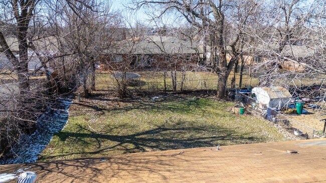 Building Photo - 5113 S Briarwood Dr