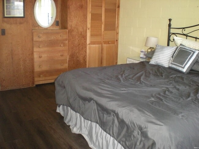 Building Photo - 35-Lane280 Lane 280 E