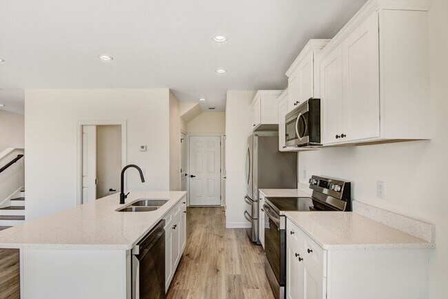 Building Photo - 2494 Cedarwood Ln