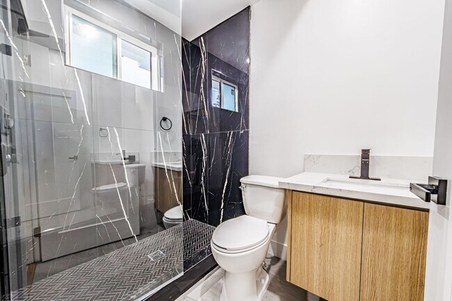 Building Photo - 1658 S. Hayworth