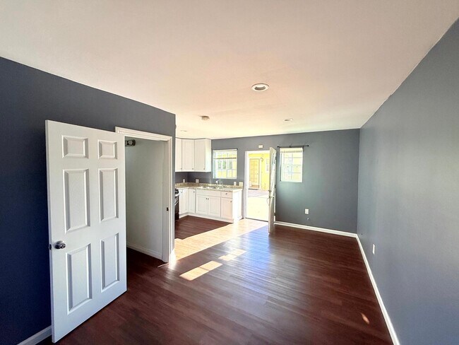 Building Photo - 17535-17537 Baltar Street