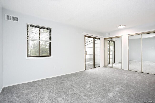 Building Photo - 161 Treetop Cir