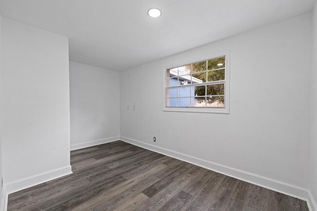 Building Photo - 9604 N 18th St