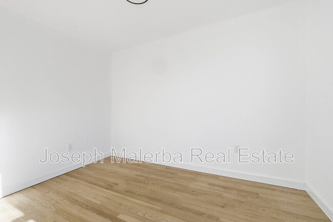 Building Photo - 159 Connecticut Ave