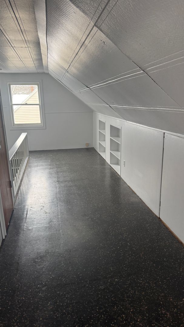 Building Photo - Large 3 bedroom Single Family Home