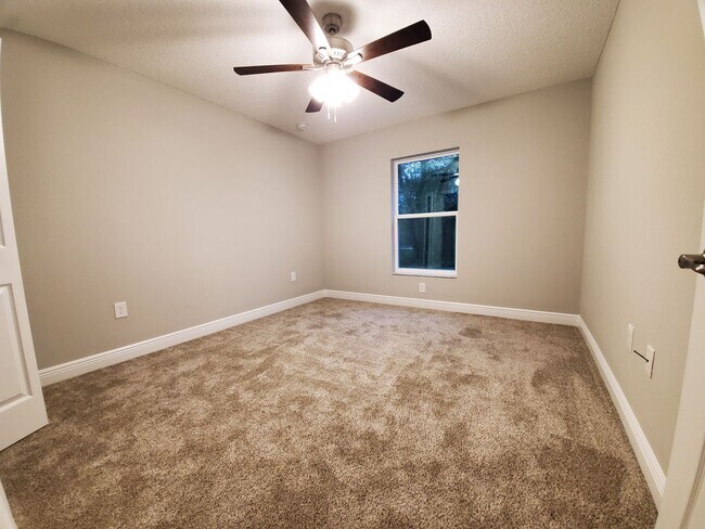 Building Photo - Citrus Springs 3/2/2 Almost NEW