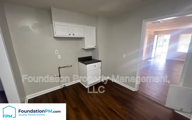 Building Photo - 2292 Redwood Ave