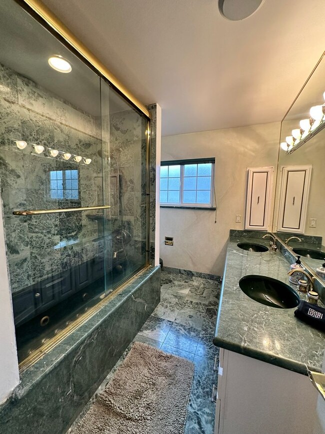 Building Photo - Exquisite Belmont Estate with Luxurious Am...