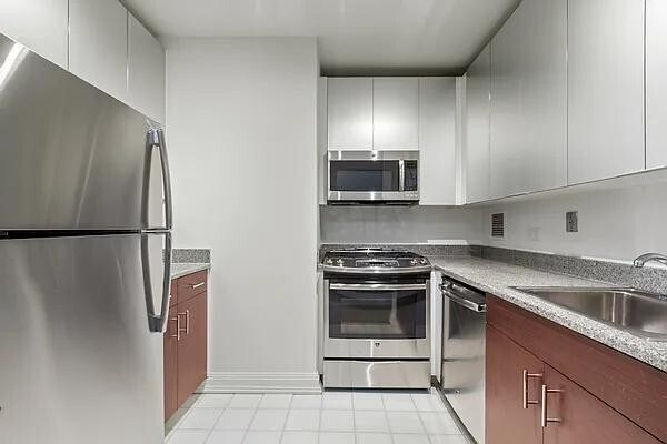 Primary Photo - 10 E 29th St