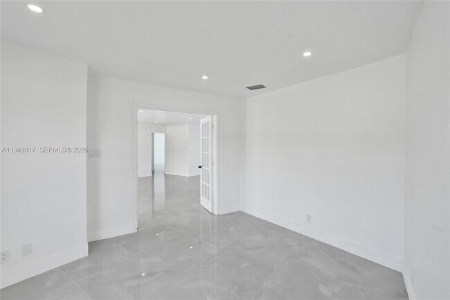 Building Photo - 16653 Golfview Dr