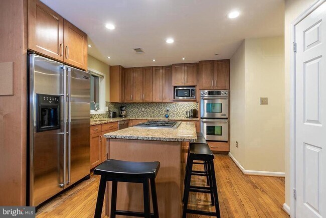Building Photo - 1700 Abbey Oak Dr