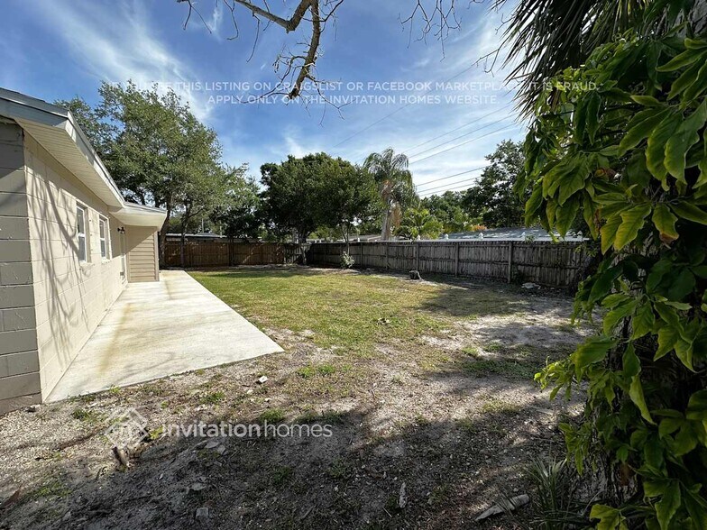 Building Photo - 7537 17th Ln N