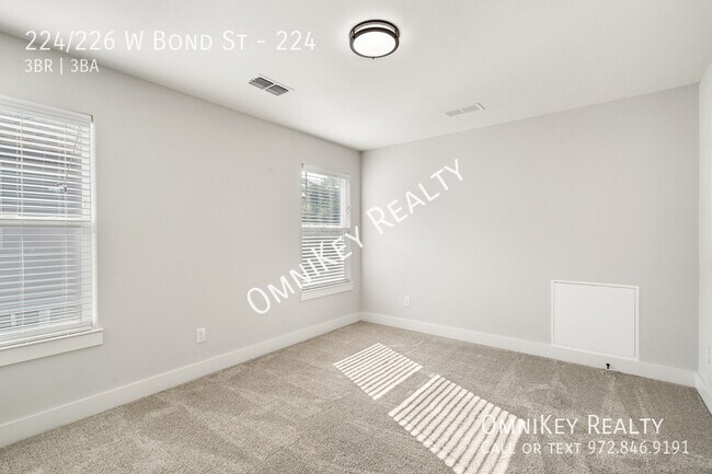 Building Photo - 224/226 W Bond St-224