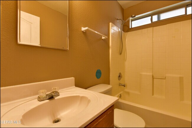 Building Photo - 3404 Blue Earth Ln