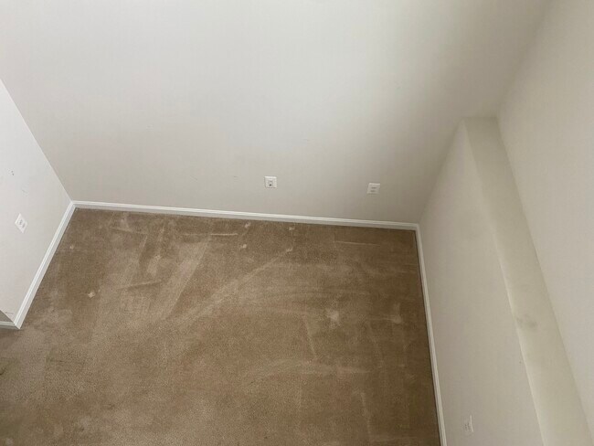 Building Photo - 36 Anthem St