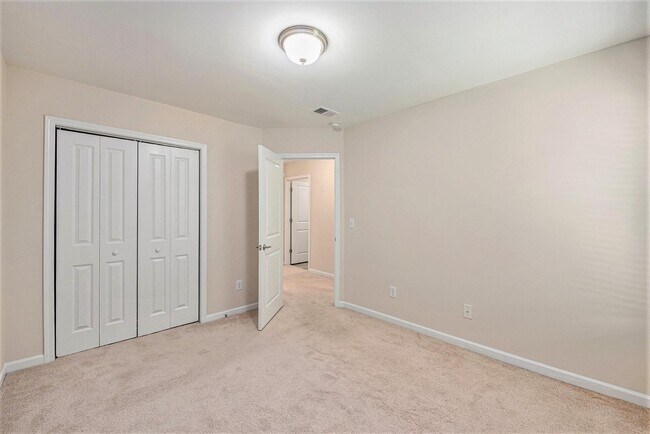 Building Photo - 349 Drayton Pl Dr